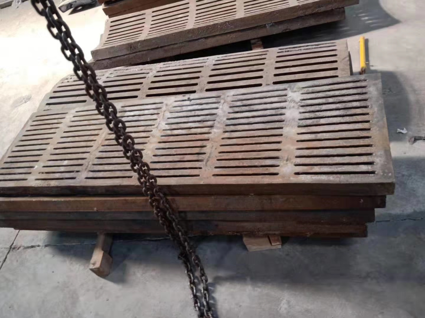 泉州泉港區(qū)石灰石環(huán)錘式破碎機錘頭PC1010破碎機錘頭